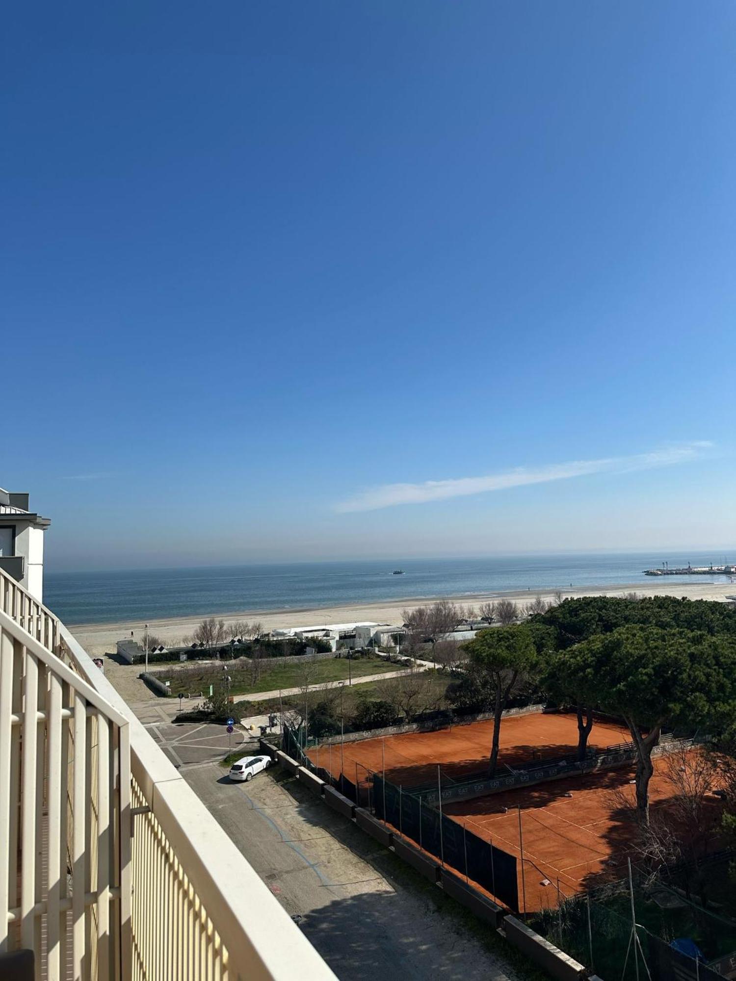 Hotel Helios Beach Milano Marittima Exterior photo